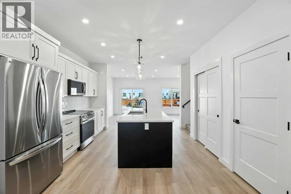 42 Earl Close