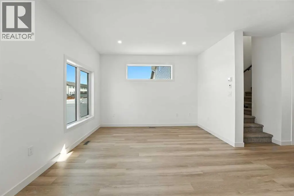42 Earl Close