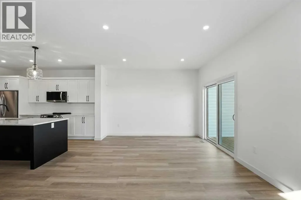 42 Earl Close