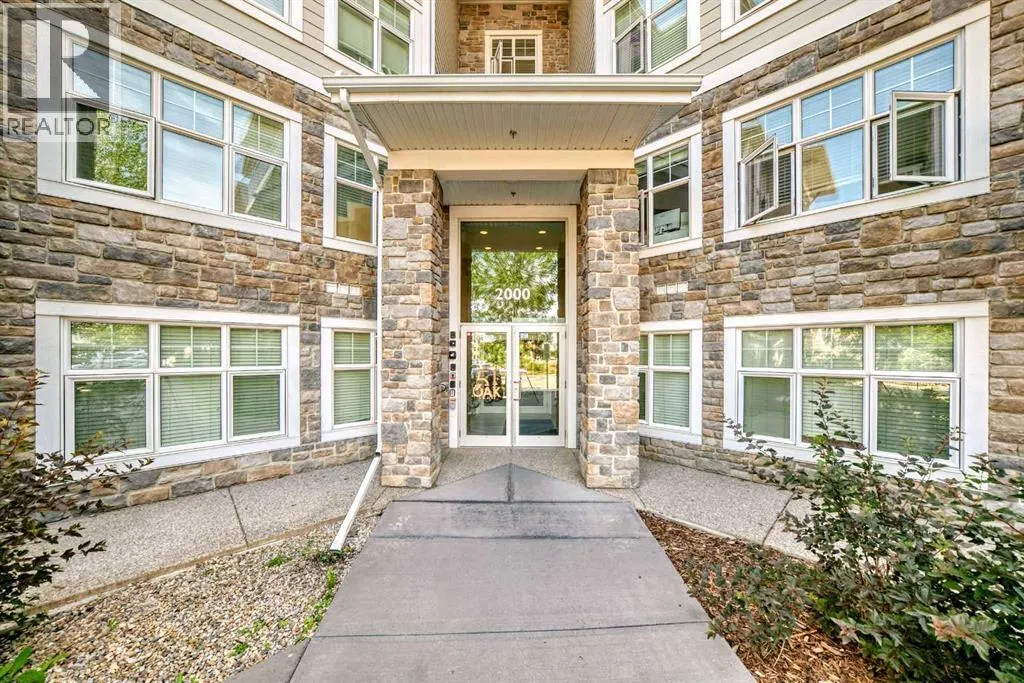 2416, 11 Mahogany Row SE