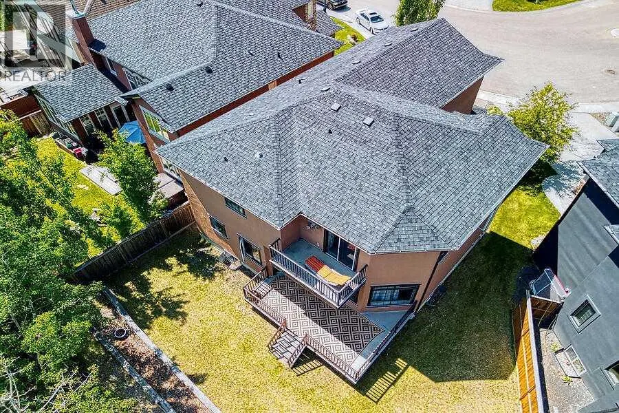 16 Rockcliff Point NW