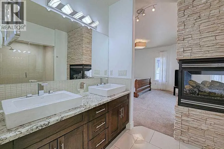 16 Rockcliff Point NW
