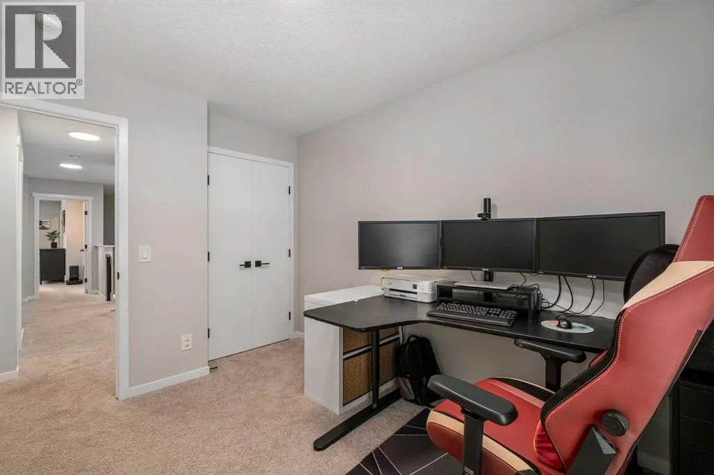245 Masters Row SE