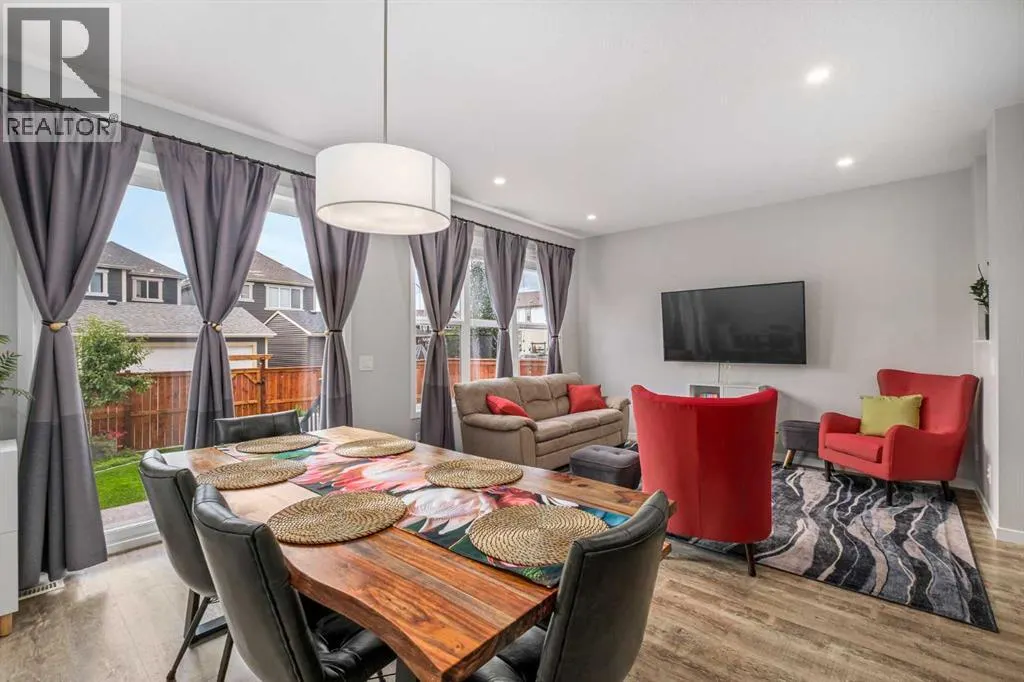 245 Masters Row SE