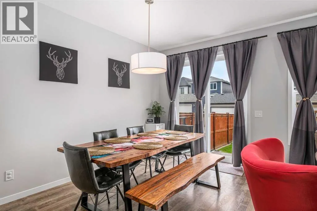 245 Masters Row SE