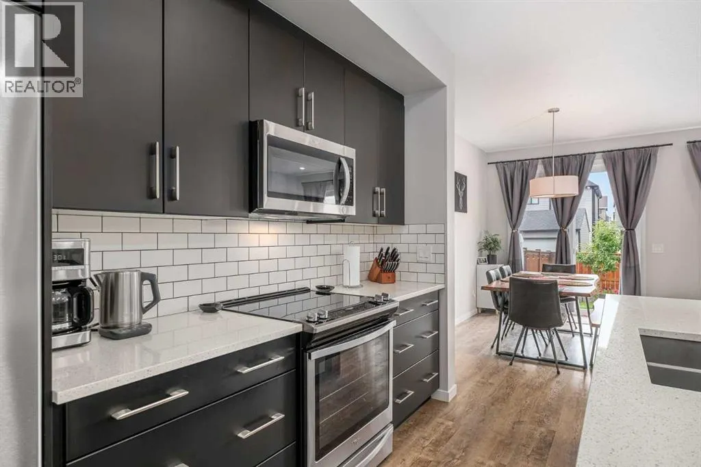 245 Masters Row SE