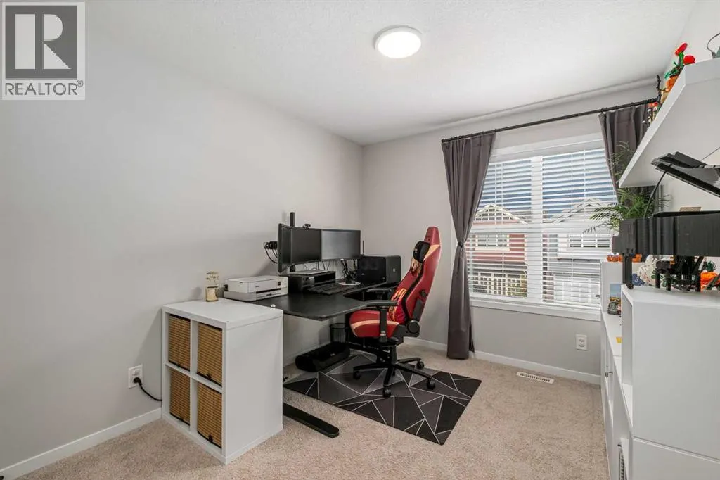 245 Masters Row SE