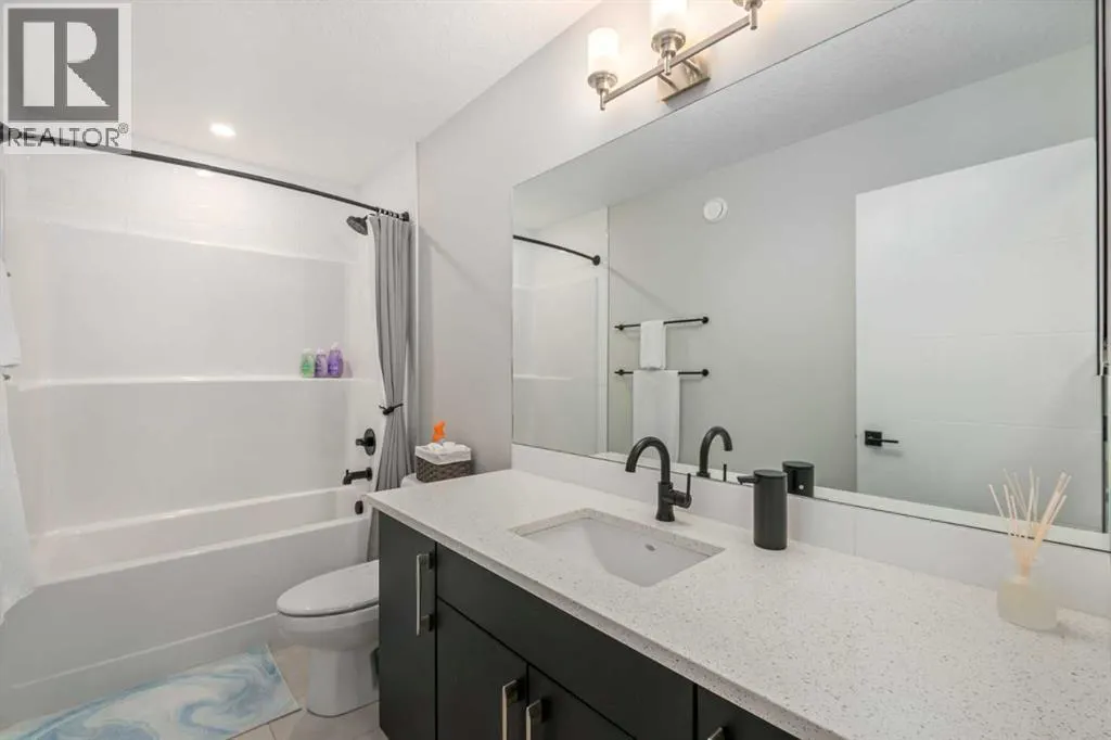 245 Masters Row SE