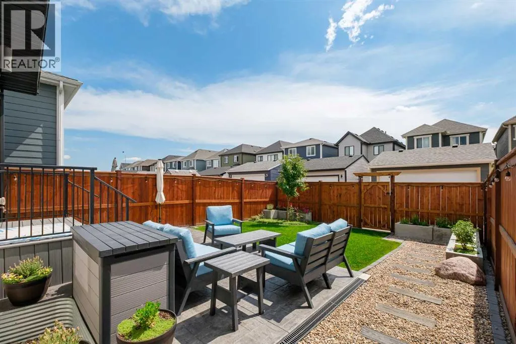 245 Masters Row SE