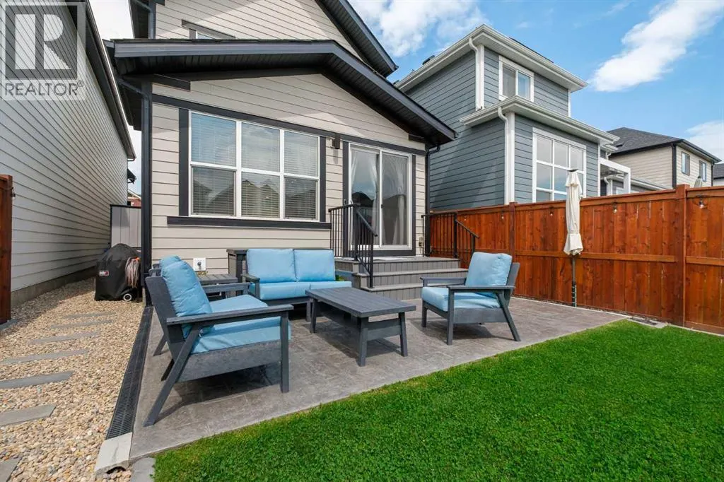 245 Masters Row SE