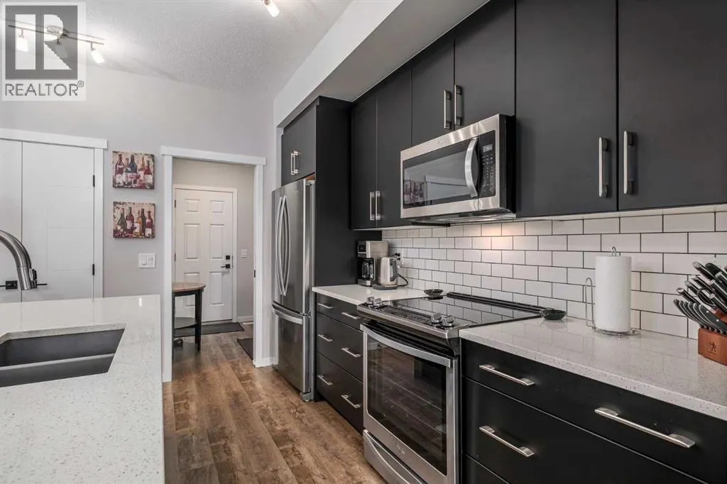 245 Masters Row SE