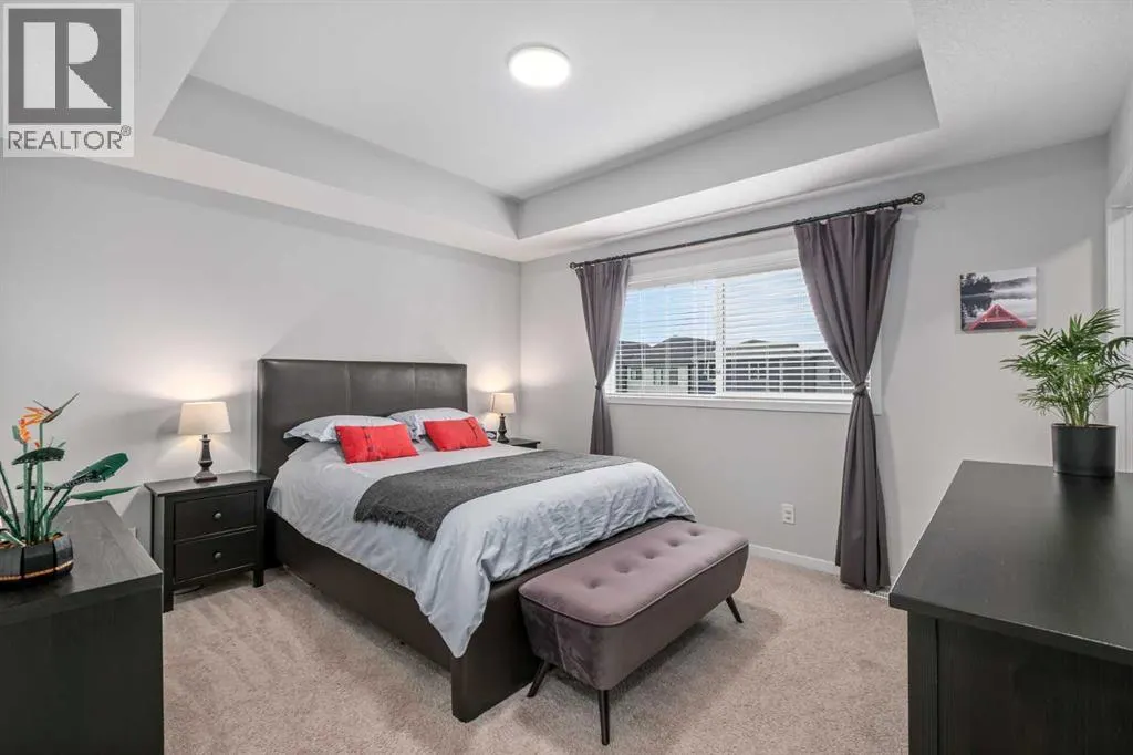 245 Masters Row SE