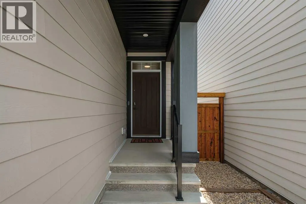 245 Masters Row SE