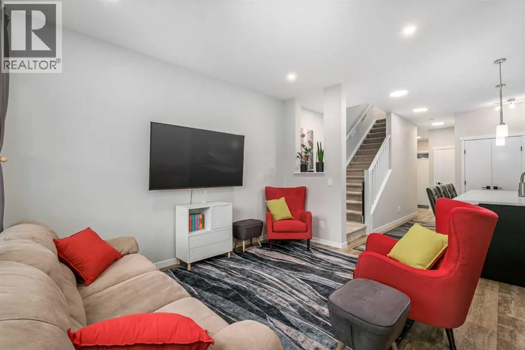 245 Masters Row SE