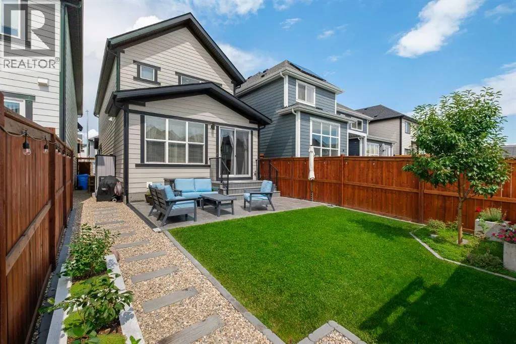 245 Masters Row SE