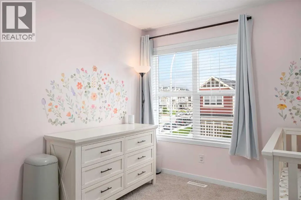 245 Masters Row SE
