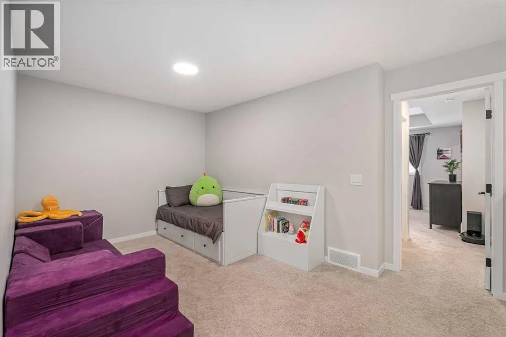 245 Masters Row SE