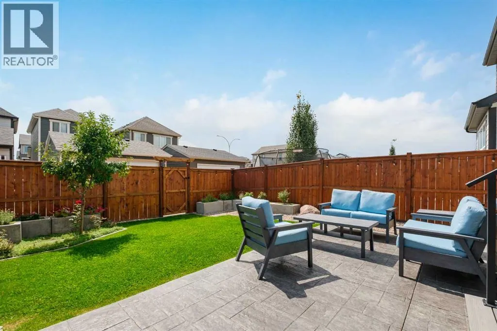 245 Masters Row SE