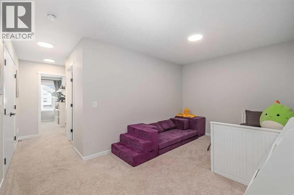 245 Masters Row SE