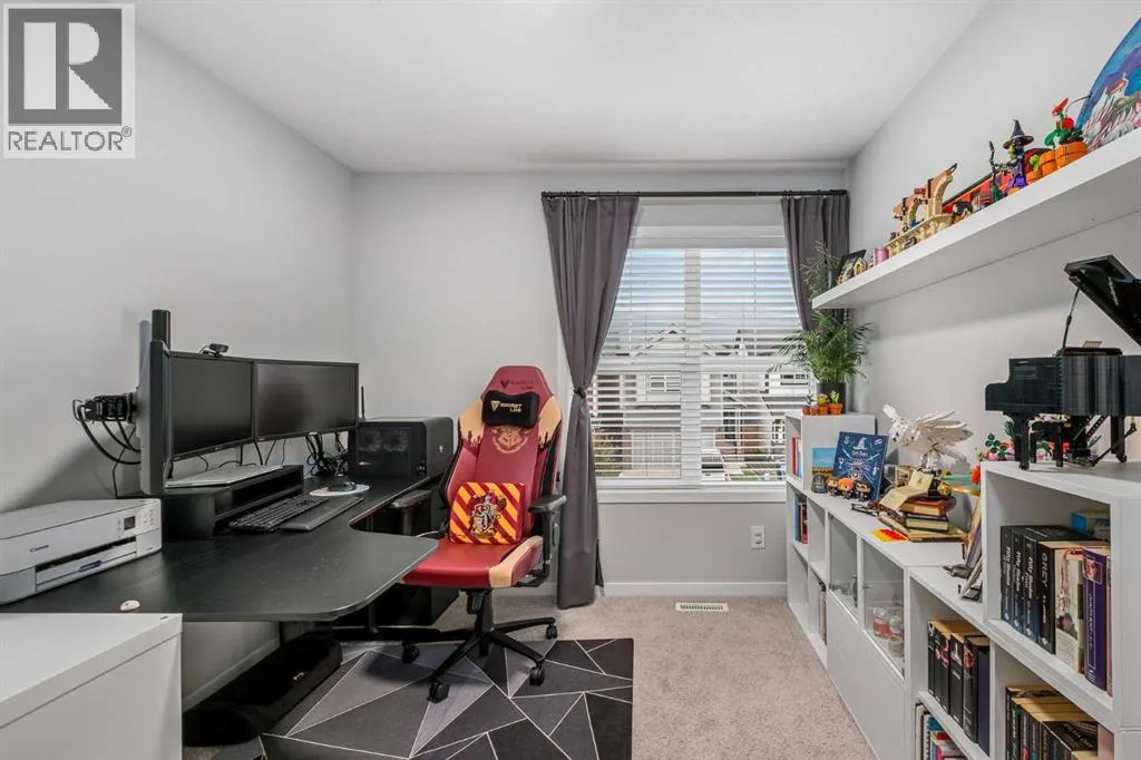 245 Masters Row SE