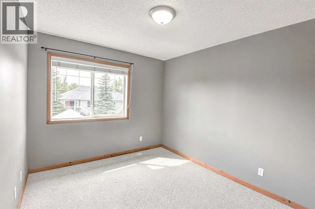 60 Fairways Drive NW