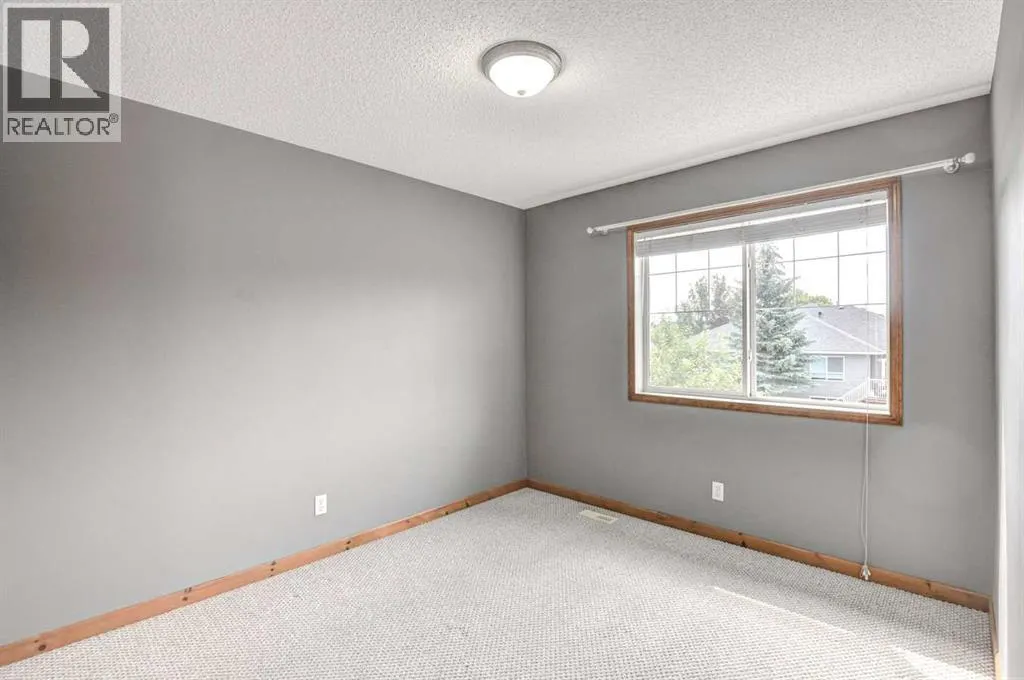 60 Fairways Drive NW