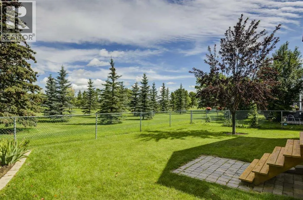 60 Fairways Drive NW