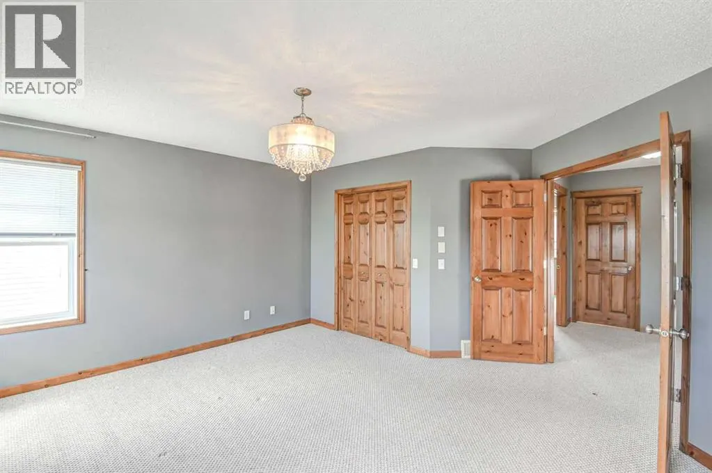 60 Fairways Drive NW