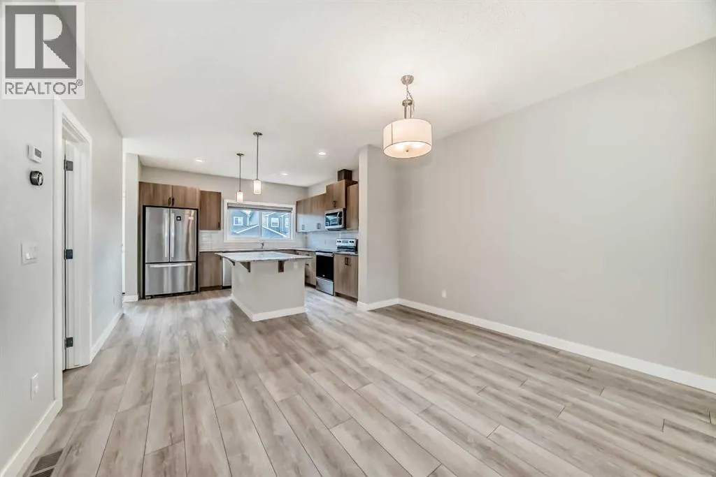 221 Midgrove Mews SW