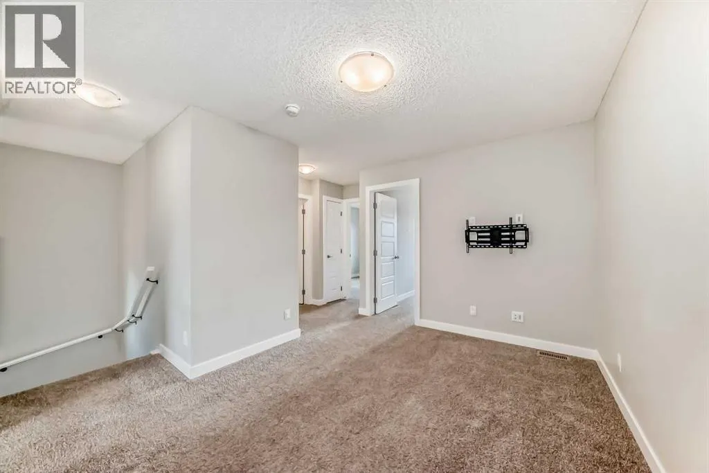 221 Midgrove Mews SW