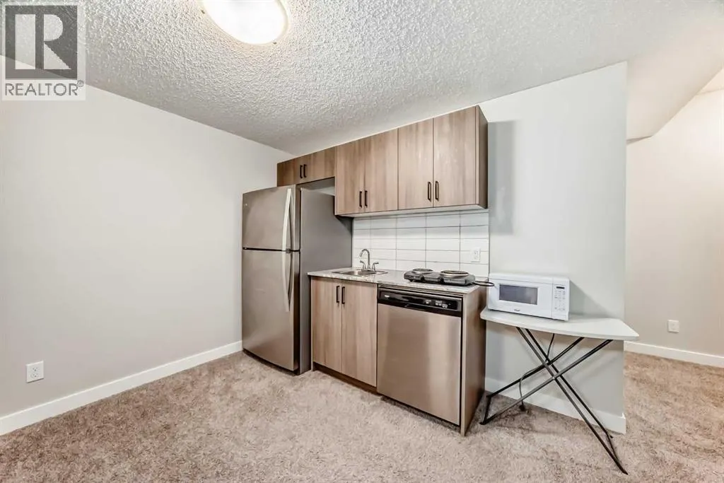 221 Midgrove Mews SW