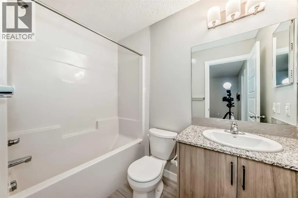 221 Midgrove Mews SW