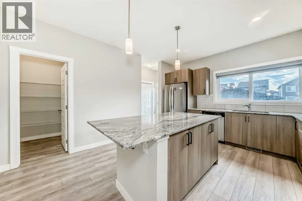 221 Midgrove Mews SW