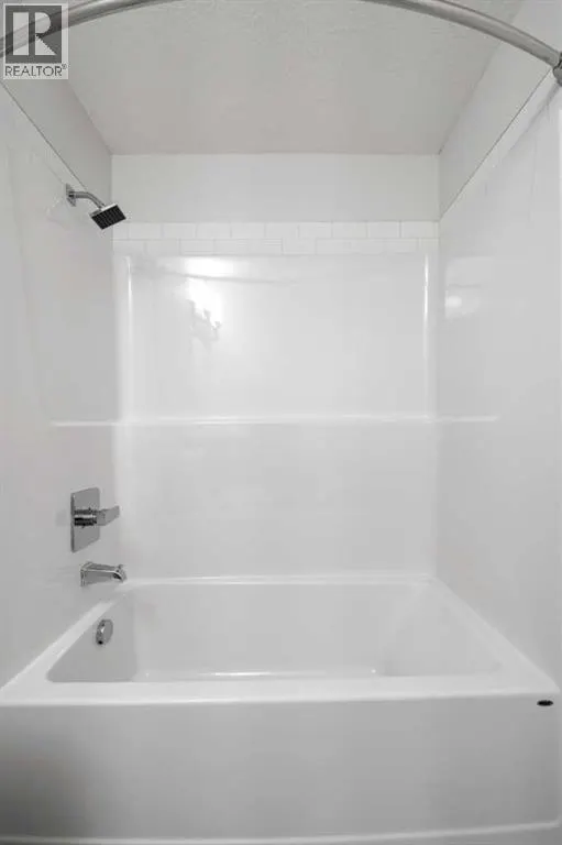1209, 220 Seton Grove SE