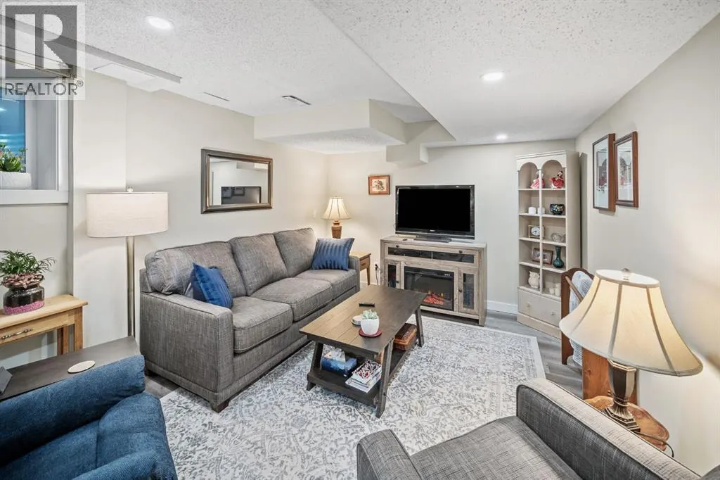 84 Rivervalley Drive SE