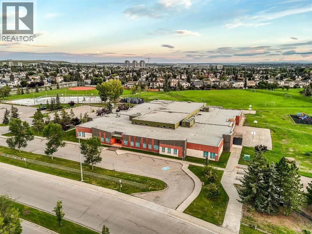 84 Rivervalley Drive SE