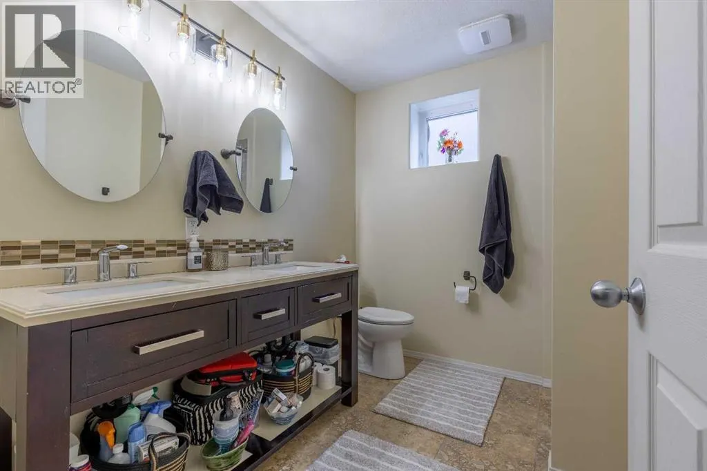 389 Kodiak Boulevard N