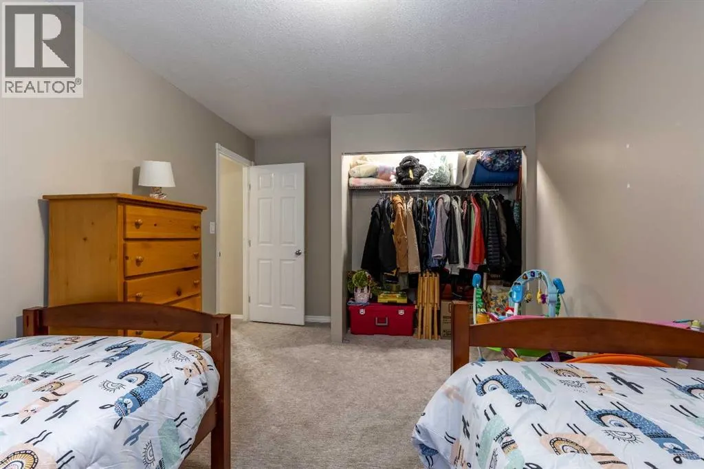 389 Kodiak Boulevard N