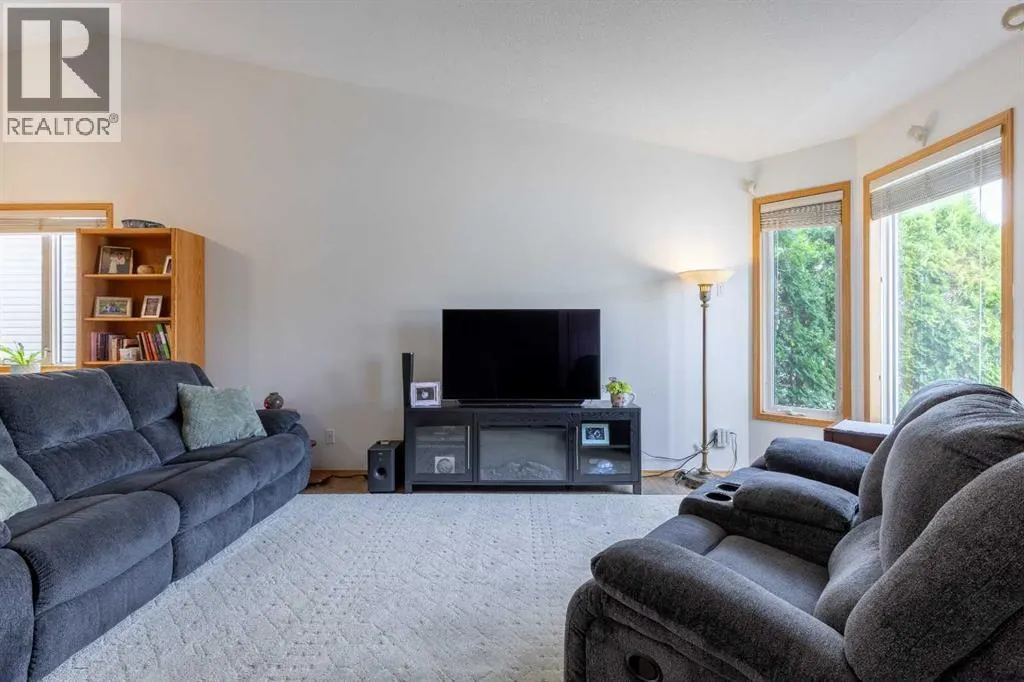 389 Kodiak Boulevard N