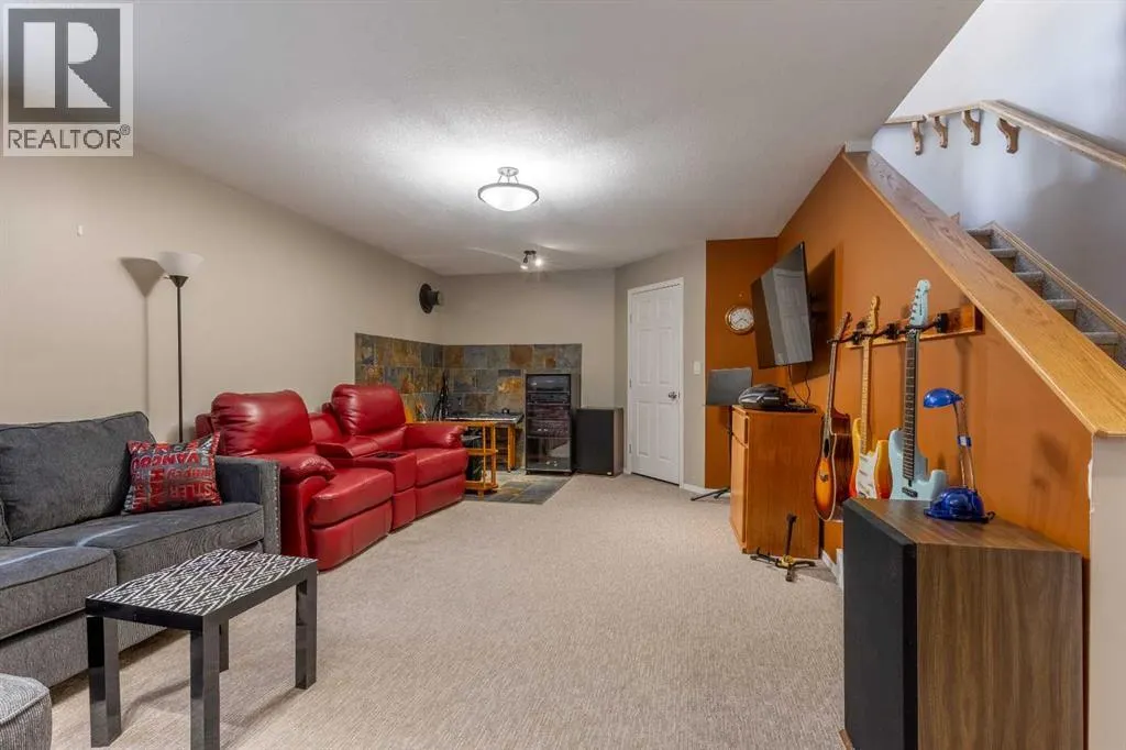 389 Kodiak Boulevard N