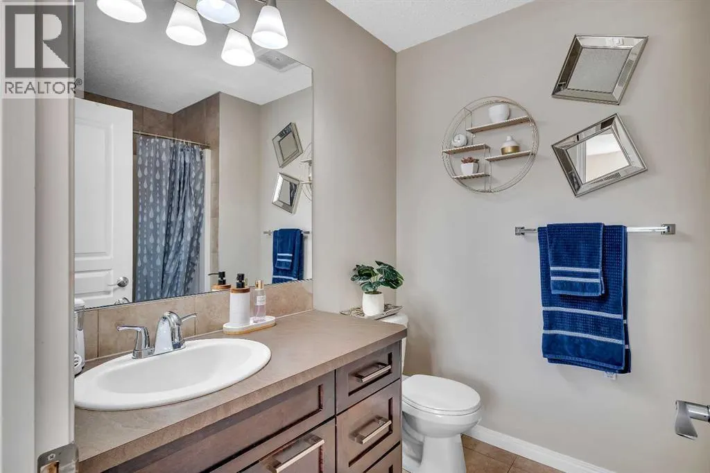 225 Elgin Meadows Park SE