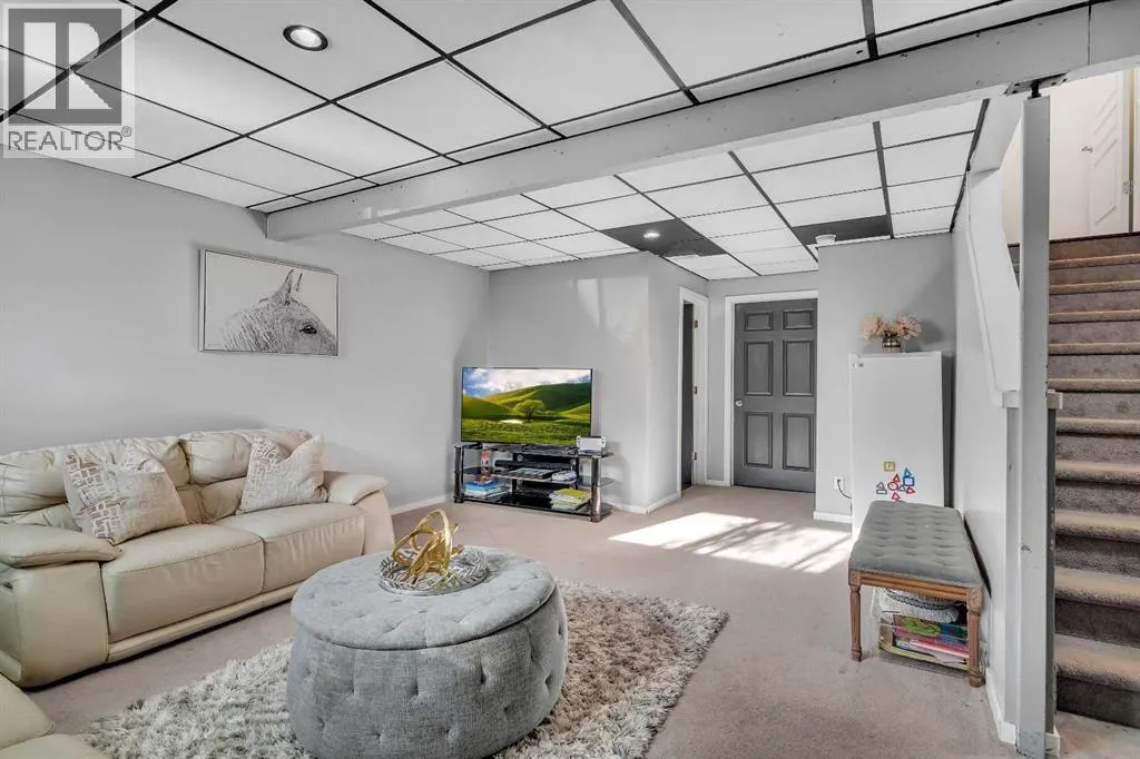 225 Elgin Meadows Park SE