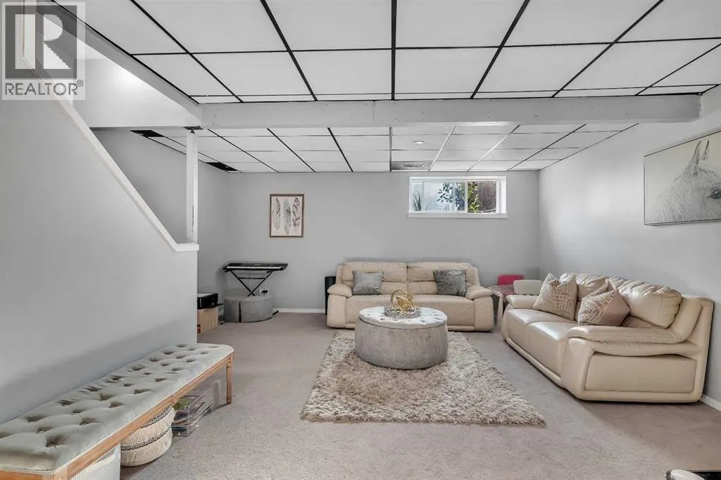 225 Elgin Meadows Park SE