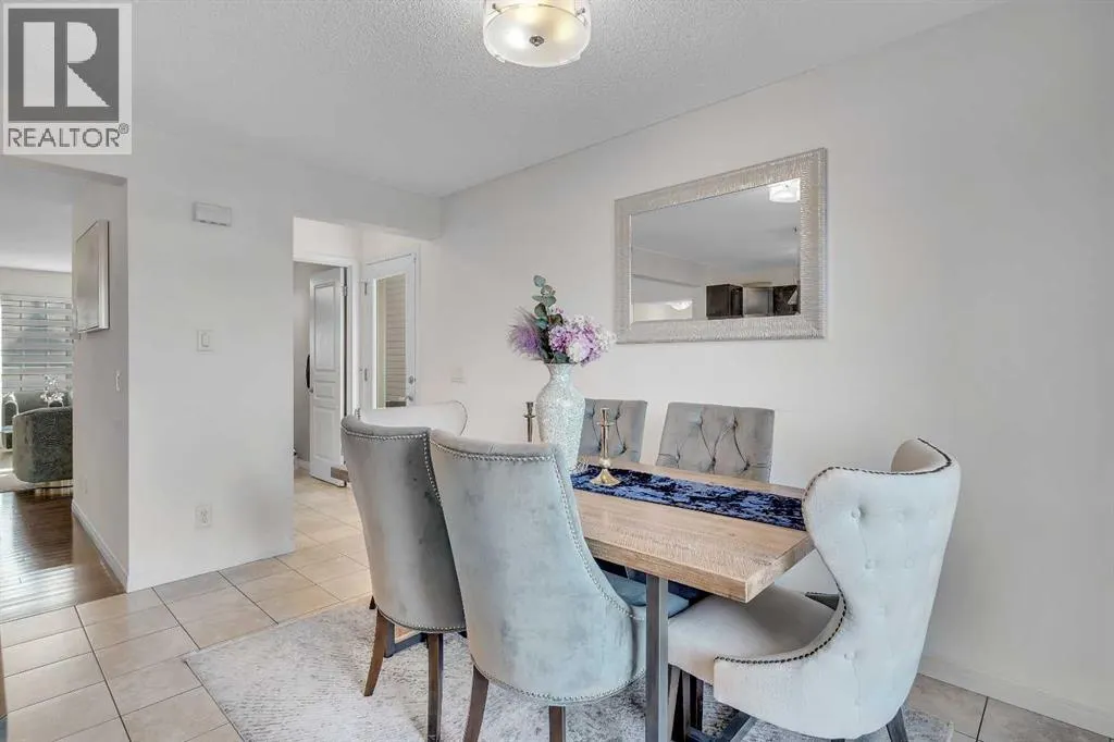 225 Elgin Meadows Park SE
