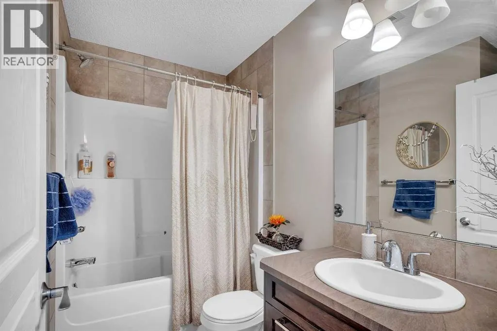 225 Elgin Meadows Park SE