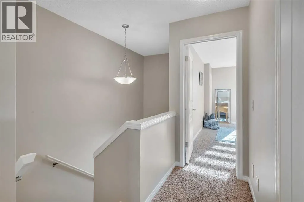 225 Elgin Meadows Park SE