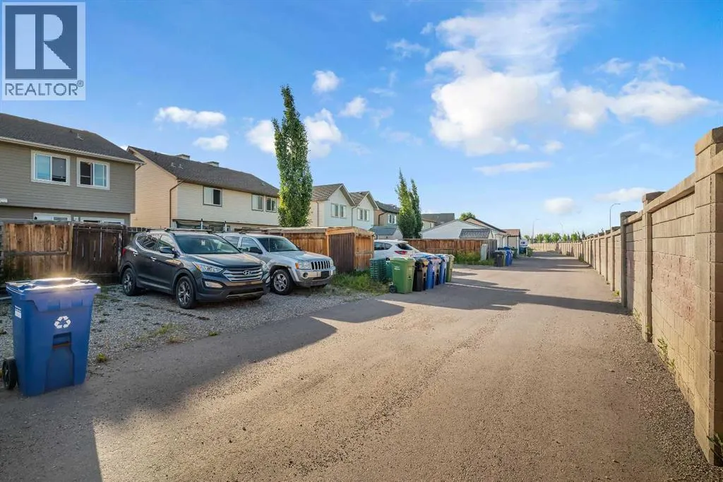 225 Elgin Meadows Park SE