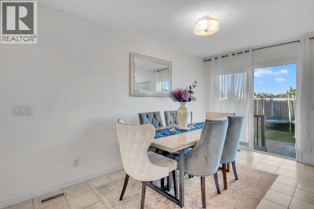 225 Elgin Meadows Park SE