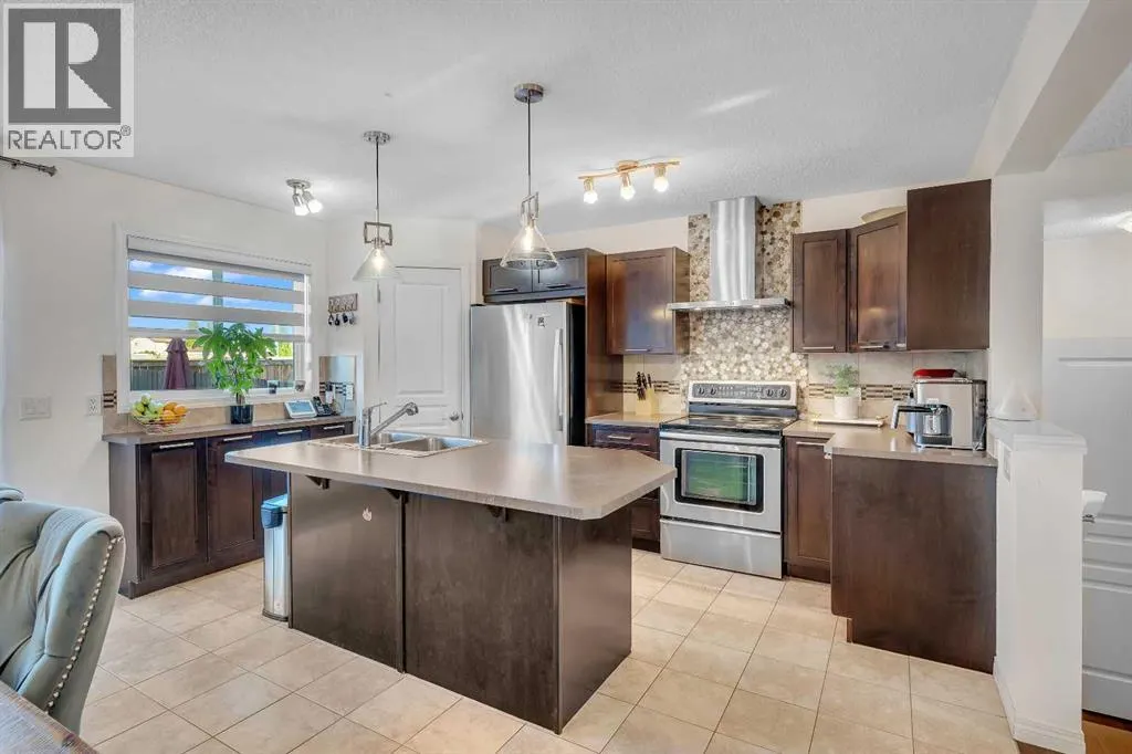 225 Elgin Meadows Park SE