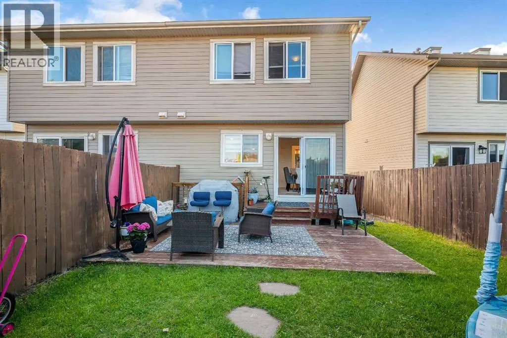 225 Elgin Meadows Park SE